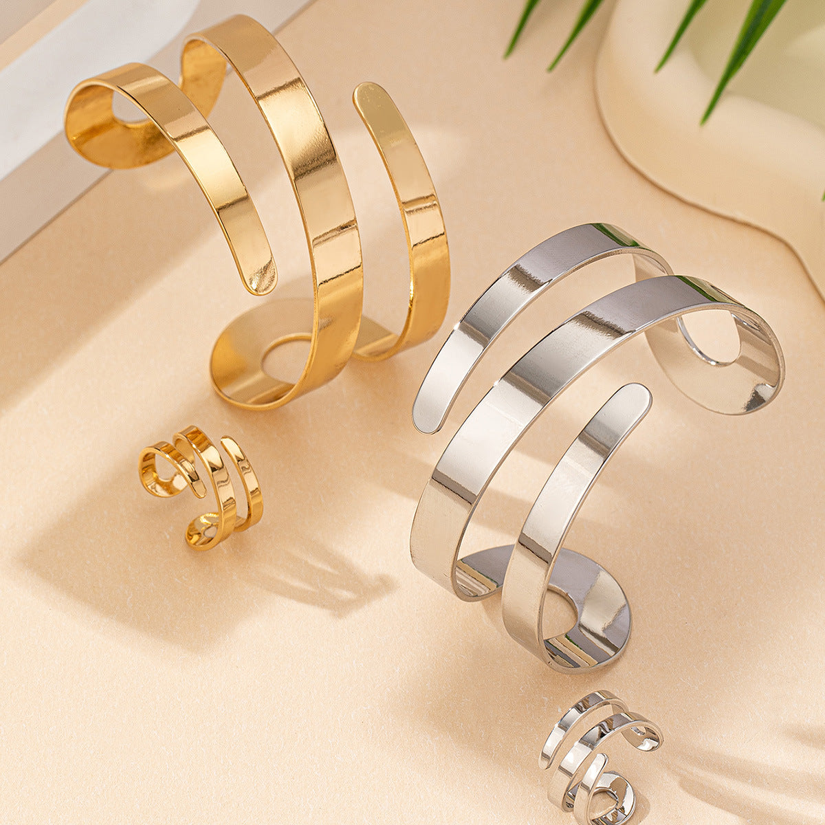 Bracelet Manchette Élégance Dorée