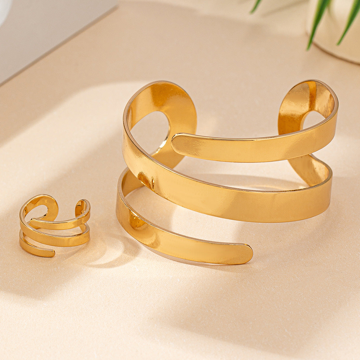 Bracelet Manchette Élégance Dorée